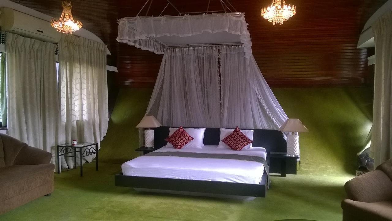 Nilani Hotel Ratnapura Exteriör bild