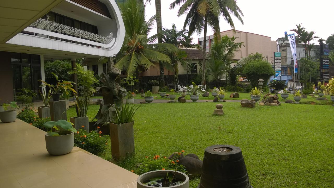 Nilani Hotel Ratnapura Exteriör bild