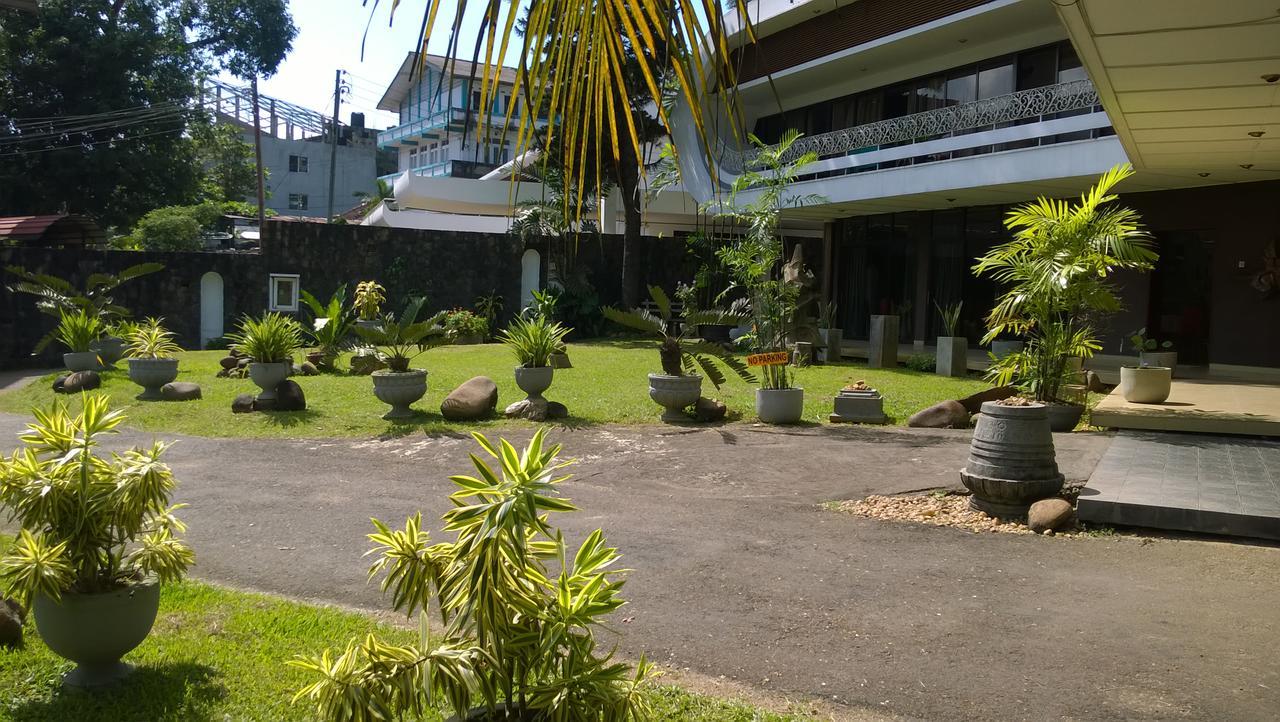Nilani Hotel Ratnapura Exteriör bild