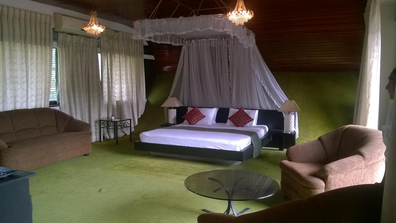 Nilani Hotel Ratnapura Exteriör bild