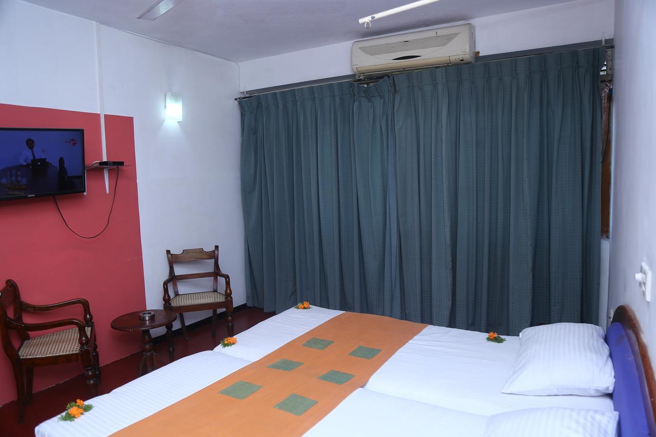 Nilani Hotel Ratnapura Exteriör bild