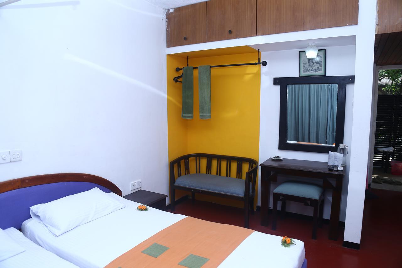 Nilani Hotel Ratnapura Exteriör bild