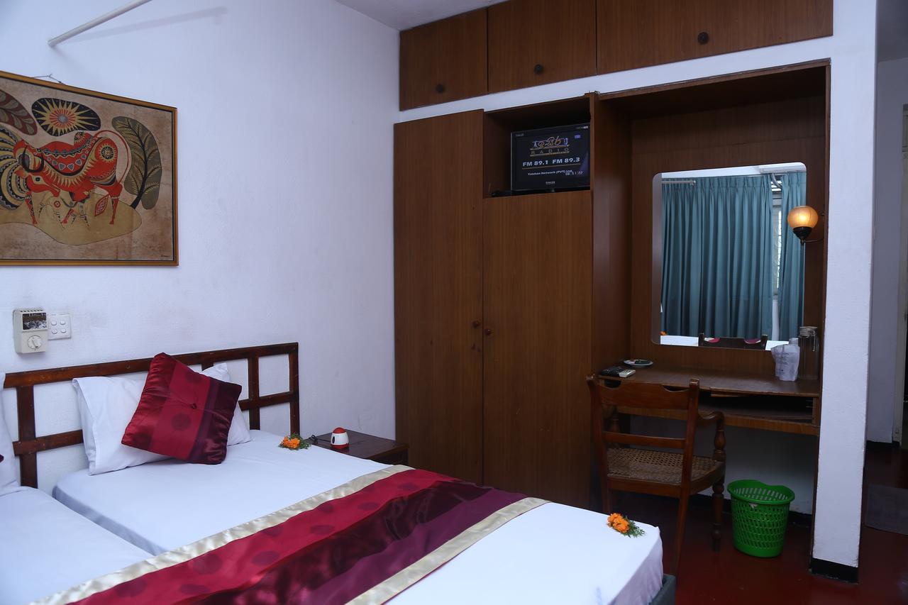 Nilani Hotel Ratnapura Exteriör bild