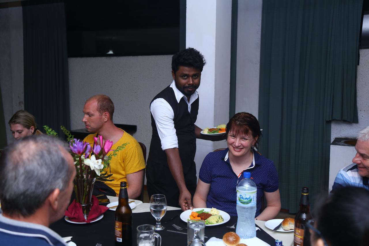 Nilani Hotel Ratnapura Exteriör bild