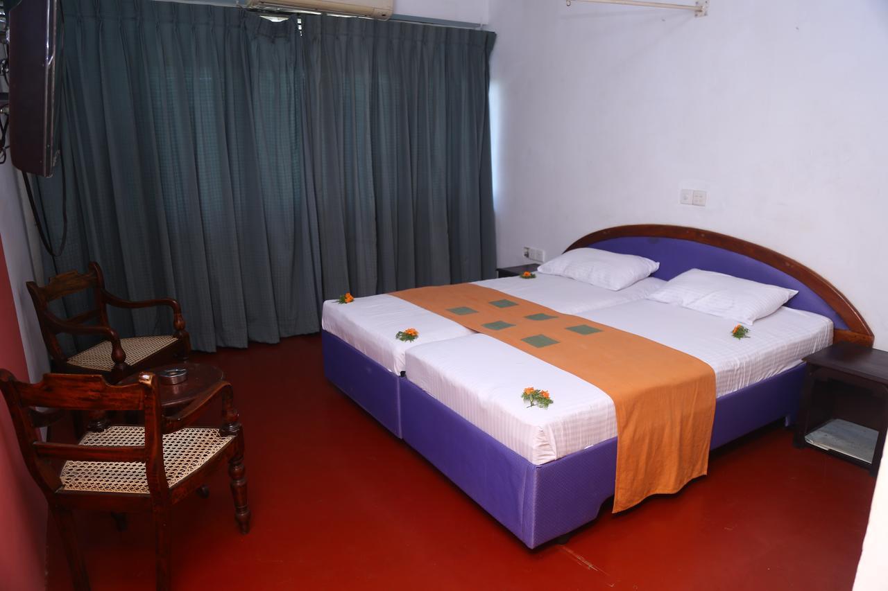 Nilani Hotel Ratnapura Exteriör bild