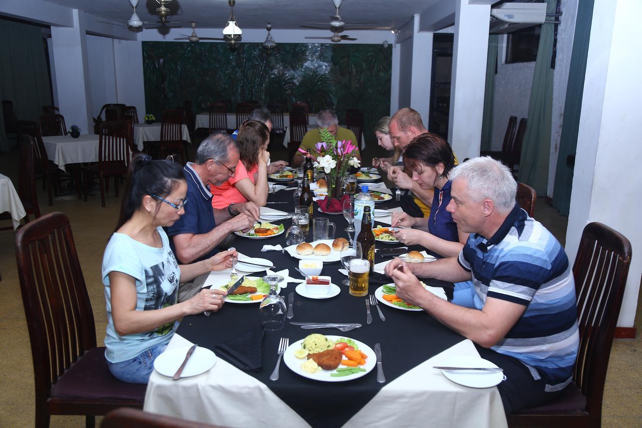 Nilani Hotel Ratnapura Exteriör bild